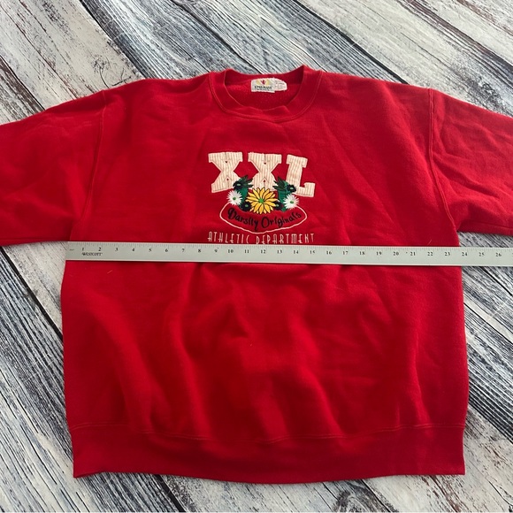 Vintage Embroidered Athletic Red Graphic Women's Crewneck Sweater - Picture 6 of 7